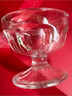 Federal glass Vintage Sundae dishes set of 4. Mint.